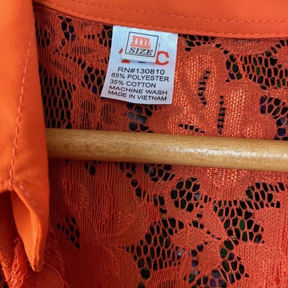 Red Sleeveless Crochet Lace Front Shirt - Picture 4 of 5